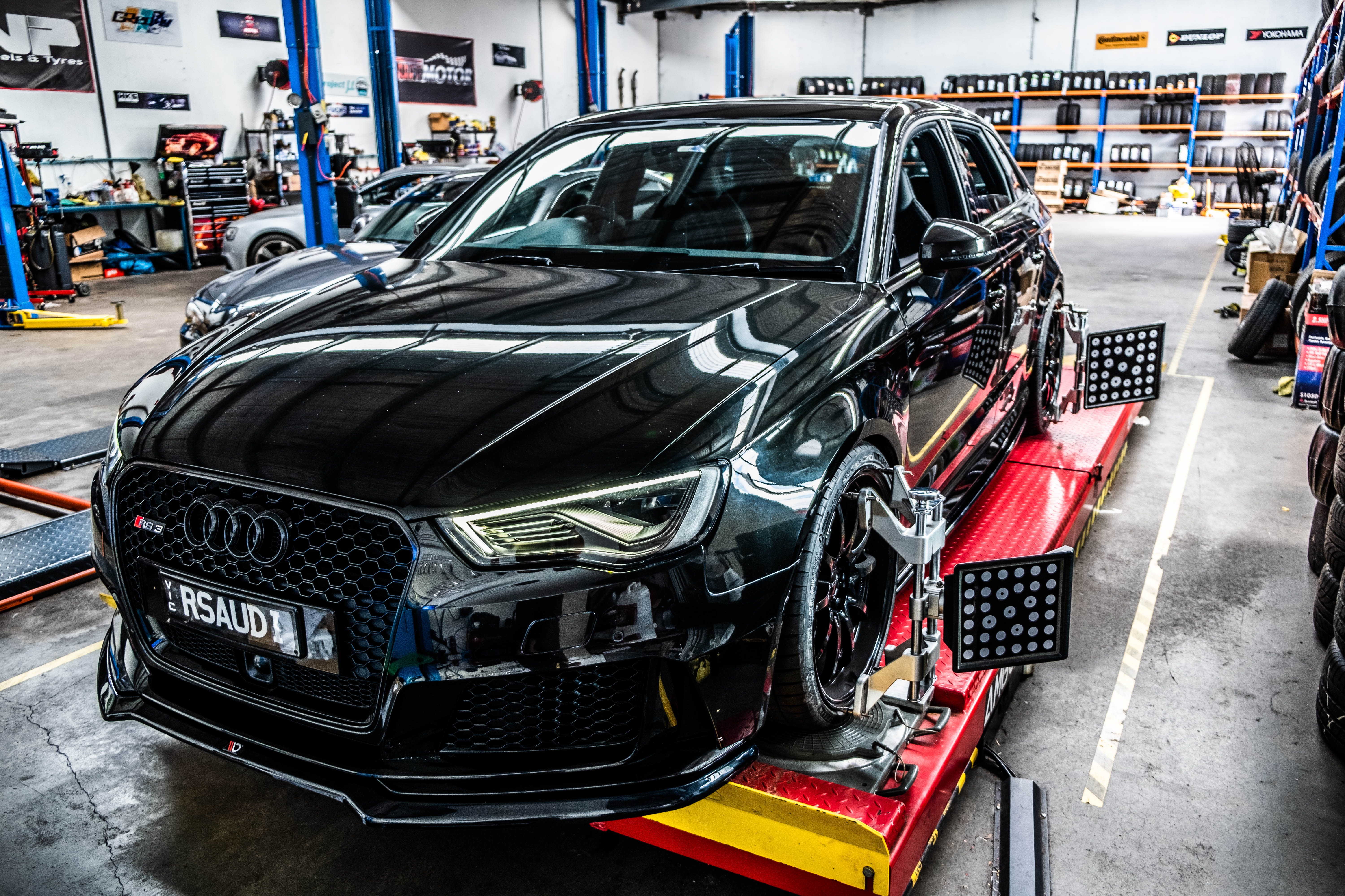 Tyre wear and steering misalignment indicators